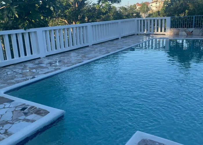 Peaceful Private Home With Exclusive Swimming Pool